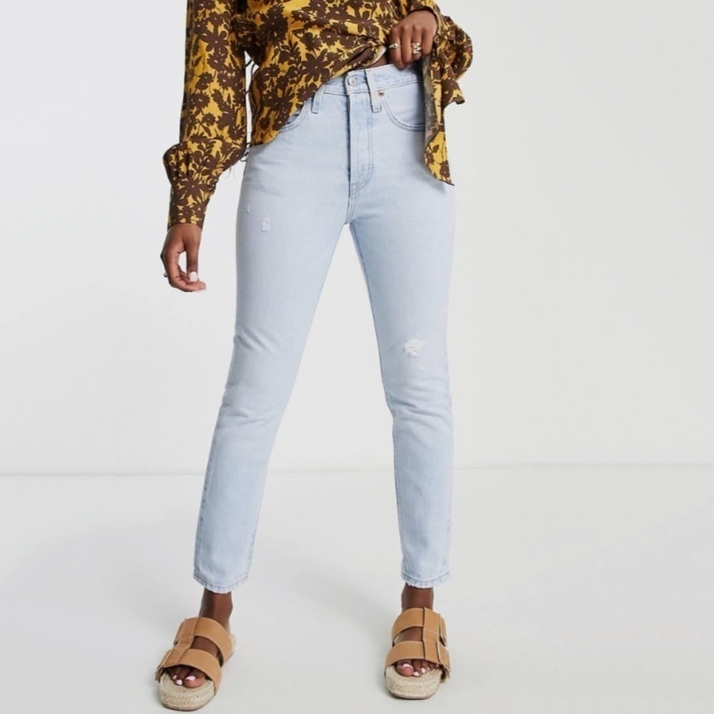 NWT Levi’s 501 High Rise Distressed Skinny Jeans in Ojai Snow